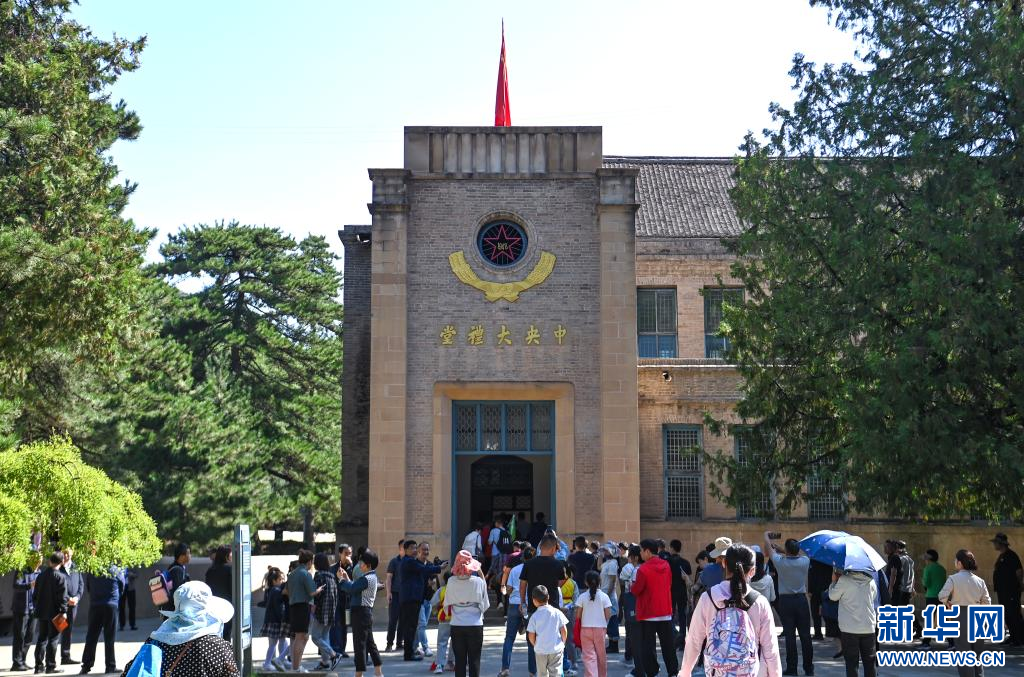 陕西延安：红色旅游持续火热-新华网