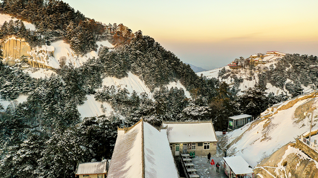 陕西华山：高山雪景如画