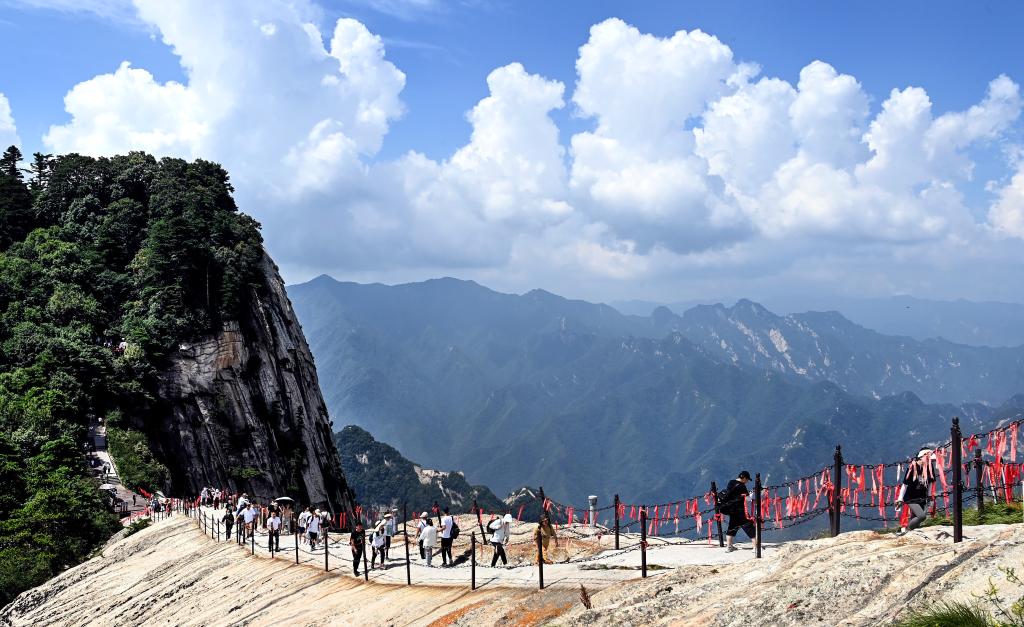 西岳华山：旅游复苏 消费增长