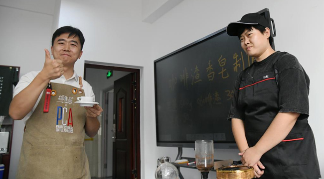 陕西西安：咖啡培训帮助听力残疾人实现就业