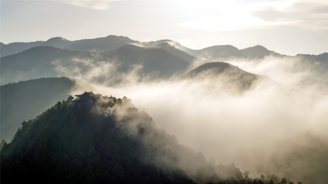 陕西合阳：云蒸霞蔚武帝山